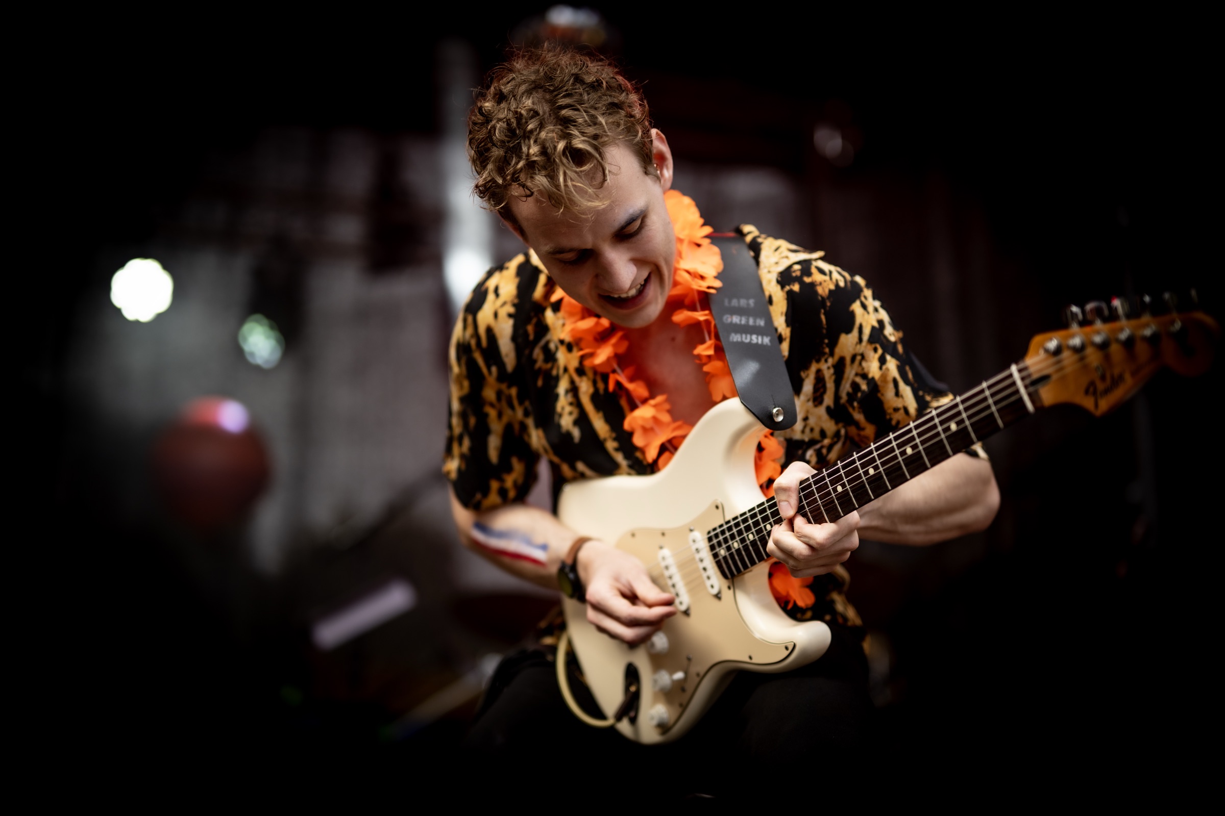 Benga Band Kingsday guitar